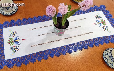 Przepiękny ręcznie haftowany bieżnik lniany z motywem kaszubskim.