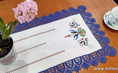 Przepiękny ręcznie haftowany bieżnik lniany z motywem kaszubskim.