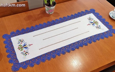 Przepiękny ręcznie haftowany bieżnik lniany z motywem kaszubskim.