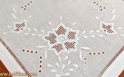 Elegancki  bieżnik  " Róża Makowska"