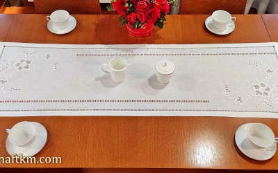 Elegancki  bieżnik  " Róża Makowska"