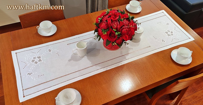 Elegancki  bieżnik  " Róża Makowska"