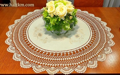 Piekny obrus " Różyczki toledo "